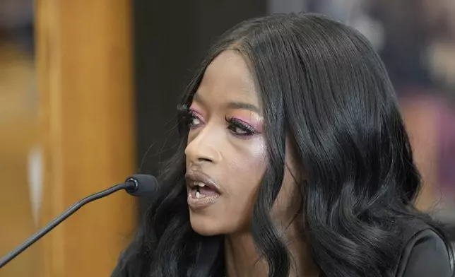 Sheena Scarbrough, mother of Sade Carleen Robinson, looks at Maxwell Anderson while giving a victim impact statement in Milwaukee County Court at the sentencing of of Anderson on Friday, Aug. 1 2025, in Milwaukee County Court in Milwaukee. (Angela Peterson /Milwaukee Journal-Sentinel via AP, Pool)