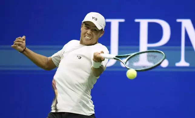 Learner Tien, of the United States, returns a shot to Novak Djokovic, of Serbia, during the first-round of the U.S. Open tennis championships, Sunday, Aug. 24, 2025, in New York. (AP Photo/Frank Franklin II)