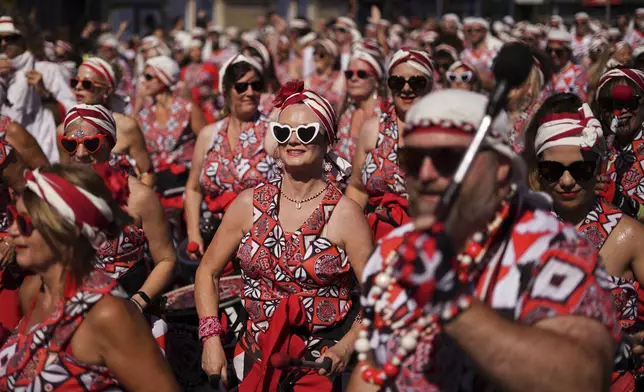 Revellers take part in the parade during the Notting Hill Carnival in London, Monday, Aug. 25, 2025, Europe's biggest street party and one of the largest carnivals in the world.(AP Photo/Alberto Pezzali)
