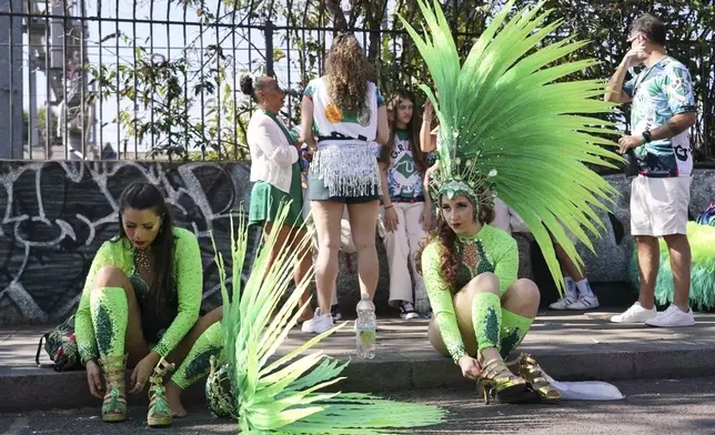 Costumed revellers prepare to take part in the parade during the Notting Hill Carnival in London, Monday, Aug. 25, 2025, Europe's biggest street party and one of the largest carnivals in the world.(AP Photo/Alberto Pezzali)