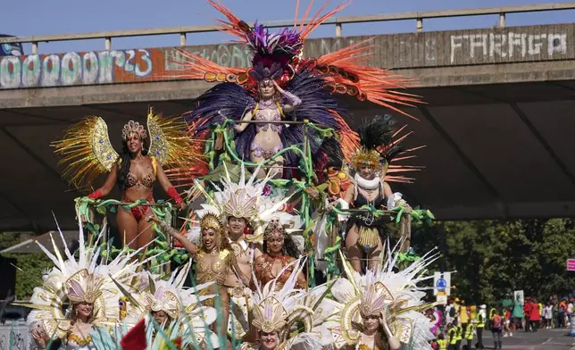 Costumed revellers pose at the beginning of the parade during the Notting Hill Carnival in London, Monday, Aug. 25, 2025, Europe's biggest street party and one of the largest carnivals in the world.(AP Photo/Alberto Pezzali)