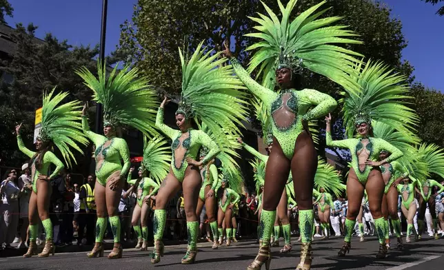 Revellers take part in the parade during the Notting Hill Carnival in London, Monday, Aug. 25, 2025, Europe's biggest street party and one of the largest carnivals in the world.(AP Photo/Alberto Pezzali)