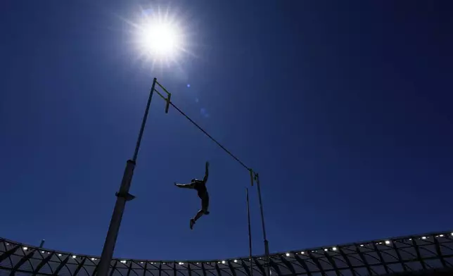 Matt Ludwig competes in the pole vault finals during the U.S. Championships athletics meet in Eugene, Ore.,Saturday, Aug. 2, 2025. (AP Photo/Ashley Landis)