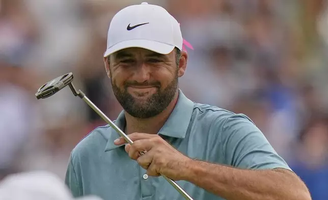 Scottie Scheffler celebrates on the 18th green after winning the BMW Championship golf tournament Sunday, Aug. 17, 2025, in Owings Mills, Md. (AP Photo/Stephanie Scarbrough)