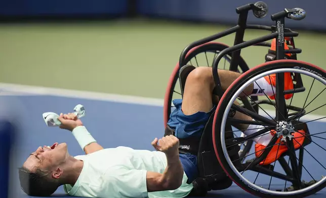 Tokito Oda, of Japan, reacts after defeating Gustavo Fernandez, of Argentina, in the wheelchair men's singles final of the U.S. Open tennis championships, Saturday, Sept. 6, 2025, in New York. (AP Photo/Frank Franklin)