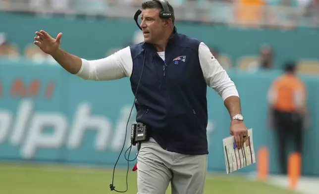 New Englan Patriots head coach Mike Vrabel reacts during the second half of an NFL football game against the Miami Dolphins Sunday, Sept. 14, 2025, in Miami Gardens, Fla. (AP Photo/Lynne Sladky)