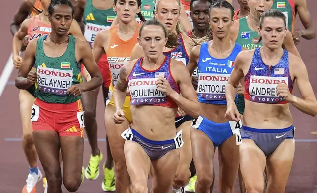 Ethiopia's Fantaye Belayneh, United States' Shelby Houlihan, Italy's Nadia Battocletti, United States' Josette Andrews and other athletes compete in the women's 5,000 meters final at the World Athletics Championships in Tokyo, Saturday, Sept. 20, 2025. (AP Photo/Abbie Parr)