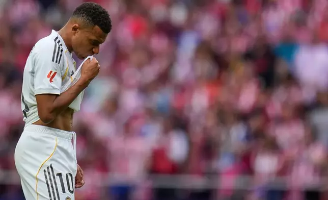 Real Madrid's Kylian Mbappe looks down during the Spanish La Liga soccer match between Atletico Madrid and Real Madrid at Metropolitano stadium, in Madrid, Spain, Saturday, Sept. 27, 2025. (AP Photo/Manu Fernandez)
