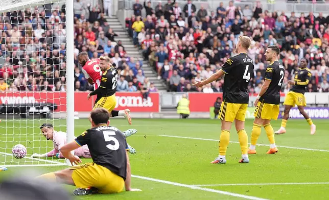 Brentford's Igor Thiago, second left, scores their side's second goal of the game during the English Premier League soccer match between Brentford and Manchester United at the Gtech Community Stadium, London, Saturday, Sept. 27, 2025. (Maja Smiejkowska/PA via AP)