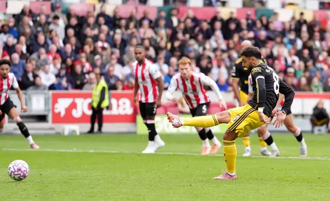 Manchester United's Bruno Fernandes misses a penalty during the English Premier League soccer match between Brentford and Manchester United at the Gtech Community Stadium, London, Saturday, Sept. 27, 2025. (Maja Smiejkowska/PA via AP)