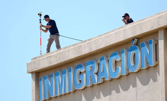 FBI agents investigate the crime scene near a U.S. Immigration and Customs Enforcement office Thursday, Sept. 25, 2025, in Dallas. (AP Photo/Tony Gutierrez)