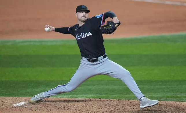 Miami Marlins starting pitcher Janson Junk throws to the Texas Rangers during the sixth inning of a baseball game Friday, Sept. 19, 2025, in Arlington, Texas. (AP Photo/Julio Cortez)