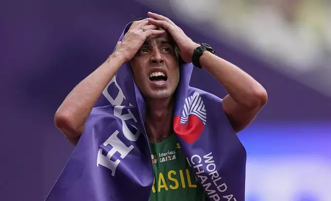 Brazil's Caio Bonfim celebrates winning the gold medal in the men's 20 kilometers race walk at the World Athletics Championships in Tokyo, Saturday, Sept. 20, 2025. (AP Photo/Petr David Josek)