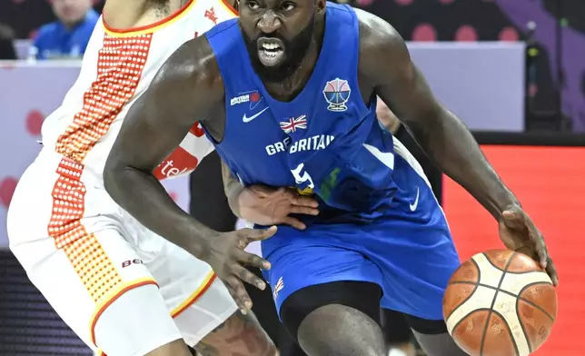 Britain's Akwasi Yeboah, right, and Montenegro's yle Allman Jr., left, challenge for the ball during the Eurobasket, European Basketball Championship, group B match between Montenegro and Great Britain in Tampere, Finland, Wednesday, Sept. 3, 2025. (Heikki Saukkomaa/Lehtikuva via AP)