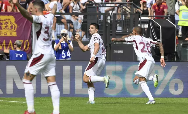 Torino's Giovanni Simeone, centre, celebrates after scoring their side's opening goal of the game during the Serie A soccer match between AS Roma and Torino FC at the Rome's Olympic stadium, Italy, Sunday Sept. 14, 2025. (Fabrizio Corradetti/LaPresse via AP)