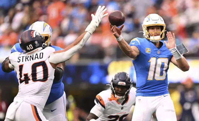 Los Angeles Chargers quarterback Justin Herbert (10) throws a pass during the second half of an NFL football game against the Denver Broncos, Sunday, Sept. 21, 2025, in Inglewood, Calif. (AP Photo/Carrie Giordano )