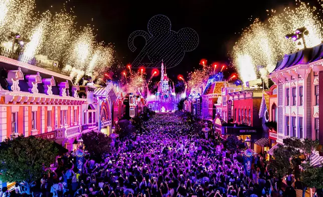 To celebrate its 20th anniversary, HKDL presents brand-new party entertainment experiences, including HKDL’ grandest ever nighttime spectacular, largest parade and a castle stage show.