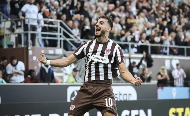 St. Pauli's Danel Sinani celebrates after scoring his side's second goal during the German Bundesliga soccer match between 1. FC St. Pauli and FC Augsburg in Hamburg, Germany, Sunday, Sept. 14, 2025. (Christian Charisius/dpa via AP)