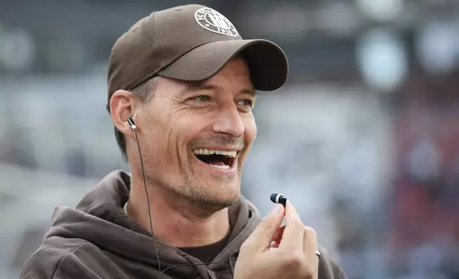 St. Pauli's head coach Alexander Blessin before the German Bundesliga soccer match between 1. FC St. Pauli and FC Augsburg in Hamburg, Germany, Sunday, Sept. 14, 2025. (Christian Charisius/dpa via AP)