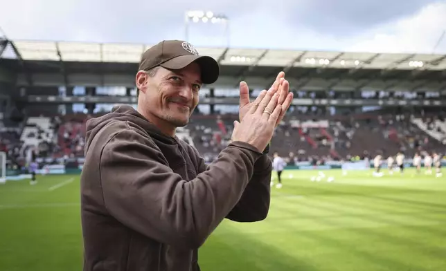 St. Pauli's head coach Alexander Blessin before the German Bundesliga soccer match between 1. FC St. Pauli and FC Augsburg in Hamburg, Germany, Sunday, Sept. 14, 2025. (Christian Charisius/dpa via AP)