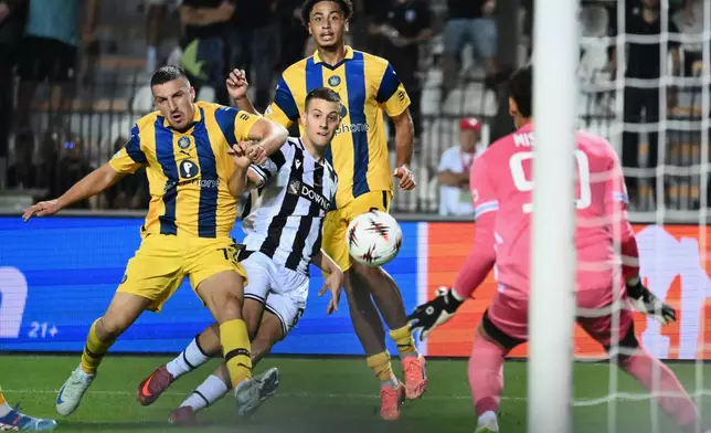 PAOK's Giannis Konstantelias, second left, tries to score during the Europa League soccer match between PAOK and Maccabi Tel Aviv at Toumpa stadium, in Thessaloniki, Greece, Wednesday, Sept. 24, 2025. (AP Photo/Giannis Papanikos)