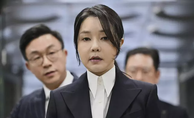 FILE - South Korea's former first lady Kim Keon Hee, wife of impeached former president Yoon Suk Yeol, arrives at a court to attend a hearing to review her arrest warrant requested by special prosecutors, in Seoul, South Korea, on Aug. 12, 2025. (Jung Yeon-je/Pool Photo via AP, File)