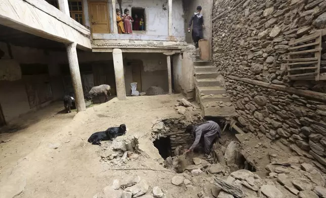 Local residents inspect the damage caused by Sunday's powerful 6.0-magnitude earthquake that killed many people and destroyed villages in eastern Afghanistan, in Dara Noor, Kunar province, Tuesday, Sept. 2, 2025,. (AP Photo/Wahidullah Kakar)