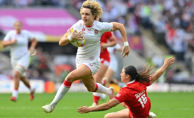England's Ellie Kildunne runs to score a try during the Women's Rugby World Cup final match between England and Canada at the Allianz Stadium, Twickenham in London, Saturday, Sept. 27, 2025.(AP Photo/Anthony Upton)