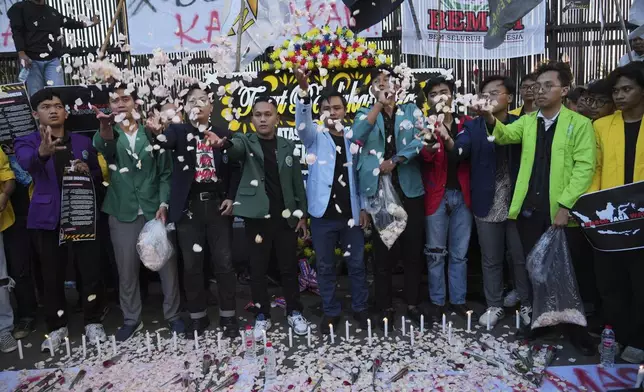 Student protesters throw flowers during a rally against corruption, politicization of law, and lavish allowances given to parliament members, outside the parliament building in Jakarta, Indonesia Thursday, Sept. 4, 2025. (AP Photo/Tatan Syuflana)