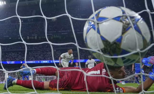 Real Madrid's Kylian Mbappe, center, shoots a penalty kick to score past Marseille's goalkeeper Geronimo Rulli his side's second goal during a Champions League opening phase soccer match between Real Madrid and Marseille at Santiago Bernabeu stadium, in Madrid, Tuesday, Sept. 16, 2025. (AP Photo/Manu Fernandez)