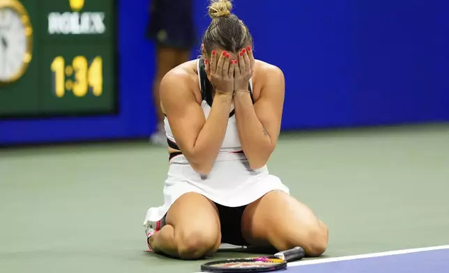 Aryna Sabalenka, of Belarus, reacts after defeating Amanda Anisimova, of the United States, during the women's finals of the U.S. Open tennis championships, Saturday, Sept. 6, 2025, in New York. (AP Photo/Yuki Iwamura)