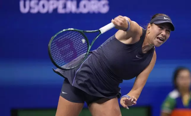 Amanda Anisimova, of the United States, returns a shot against Aryna Sabalenka, of Belarus, during the women's finals of the U.S. Open tennis championships, Saturday, Sept. 6, 2025, in New York. (AP Photo/Frank Franklin)