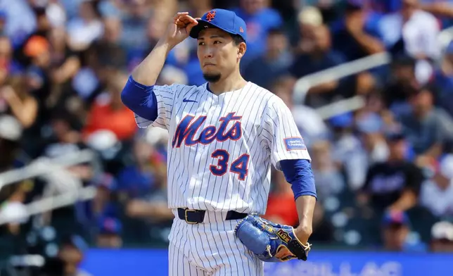 New York Mets' Kodai Senga pauses before pitching during the first inning of a baseball game against the Miami Marlins, Sunday, Aug. 31, 2025, in New York. (AP Photo/Noah K. Murray)