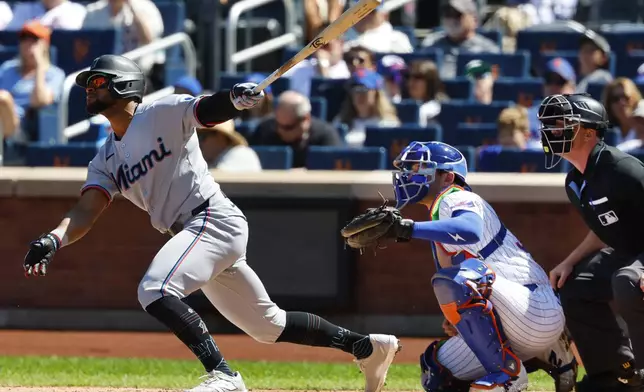 Miami Marlins' Otto Lopez (6) hits a sacrifice fly ball scoring Jakob Marsee during the first inning of a baseball game against the New York Mets, Sunday, Aug. 31, 2025, in New York. (AP Photo/Noah K. Murray)