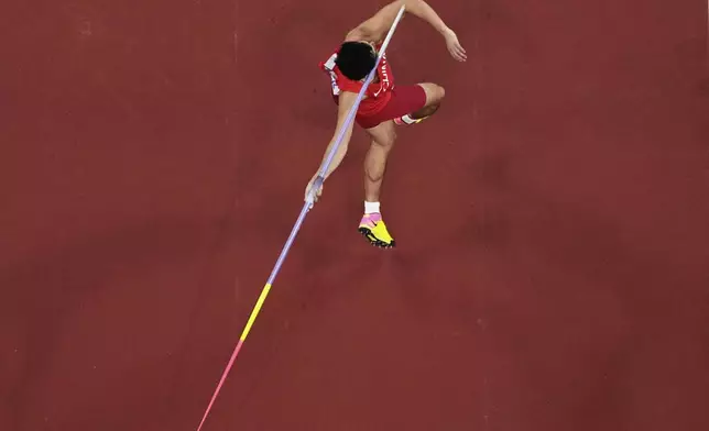 China's Hu Haoran makes an attempt during the men's javelin throw qualification at the World Athletics Championships in Tokyo, Wednesday, Sept. 17, 2025. (AP Photo/Bernat Armangue)