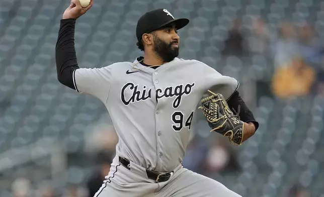 Chicago White Sox starting pitcher Yoendrys Gómez (94) delivers during the first inning of a baseball game against the Minnesota Twins Wednesday, Sept. 3, 2025, in Minneapolis. (AP Photo/Abbie Parr)