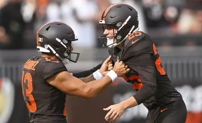 Cleveland Browns' Andre Szmyt celebrates his game-winning field goal with Corey Bojorquez during the second half of an NFL football game against the Green Bay Packers Sunday, Sept. 21, 2025, in Cleveland. (AP Photo/David Richard)
