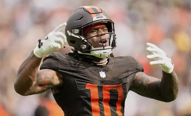 Celeveland Browns' Quinshon Judkins reacts after running for a touchdown during the second half of an NFL football game against the Green Bay Packers Sunday, Sept. 21, 2025, in Cleveland. (AP Photo/Sue Ogrocki)