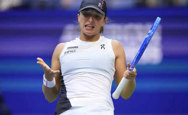 Iga Swiatek, of Poland, reacts after losing a point to Amanda Anisimova, of the United States, during the quarterfinal round of the U.S. Open tennis championships, Wednesday, Sept. 3, 2025, in New York. (AP Photo/Yuki Iwamura)