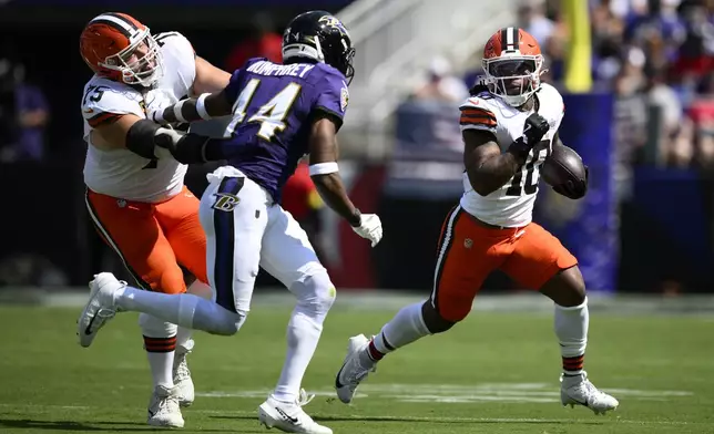Cleveland Browns running back Quinshon Judkins runs against the Baltimore Ravens during the first half of an NFL football game, Sunday, Sept. 14, 2025, in Baltimore. (AP Photo/Nick Wass)