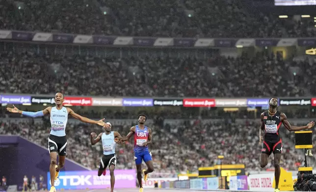 Botswana's Busang Collen Kebinatshipi celebrates taking the gold medal ahead of Trinidad And Tobago's Jereem Richards in the men's 400 meters final at the World Athletics Championships in Tokyo, Thursday, Sept. 18, 2025. (AP Photo/Petr David Josek)