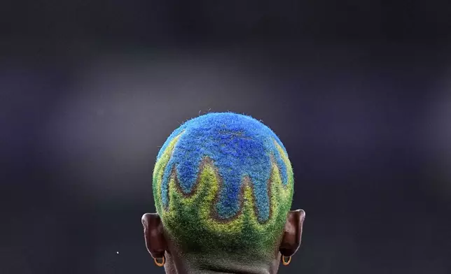Saint Vincent and the Grenadines' Shafiqua Maloney prepares to start a women's 800 meters heat at the World Athletics Championships in Tokyo, Thursday, Sept. 18, 2025. (AP Photo/Petr David Josek)