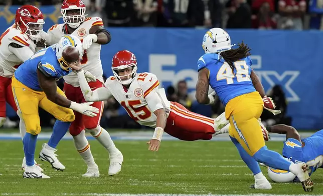 Kansas City Chiefs quarterback Patrick Mahomes passes against the Los Angeles Chargers during the second half of an NFL football game, Friday, Sept. 5, 2025, in Sao Paulo. (AP Photo/Fernando Llano)
