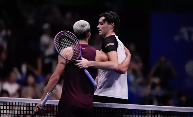 United States' Taylor Fritz, right, right, congratulated Spain's Carlos Alcaraz after the men's final match at the Tokyo ATP 500 tennis tournament at Ariake Coliseum, in Tokyo, Japan, Tuesday, Sept. 30, 2025. (AP Photo/Louise Delmotte)