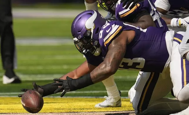 Minnesota Vikings defensive end Jonathan Allen recovers a fumble during the first half of an NFL football game against the Cincinnati Bengals, Sunday, Sept. 21, 2025, in Minneapolis. (AP Photo/Mike Stewart)