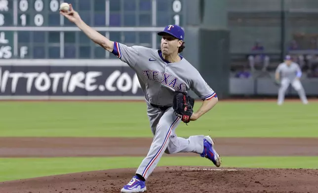 Texas Rangers starting pitcher Jacob deGrom throws against the Houston Astros during the first inning of a baseball game Wednesday, Sept. 17, 2025, in Houston. (AP Photo/Michael Wyke)