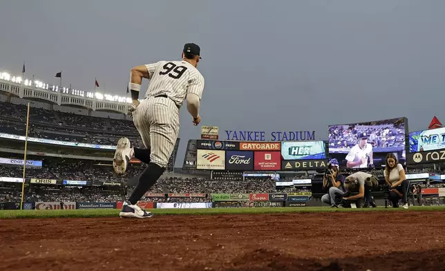 New York Yankees' Aaron Judge takes the field during the first inning of a baseball game against the Toronto Blue Jays, Friday, Sept. 5, 2025, in New York. (AP Photo/Adam Hunger)