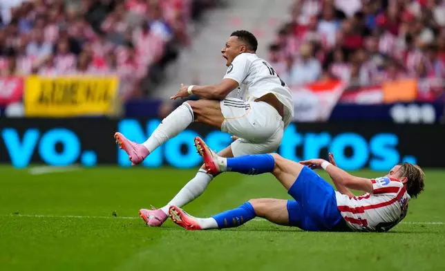 Real Madrid's Kylian Mbappe, left, and Atletico Madrid's Conor Gallagher clash as they battle for the ball during the Spanish La Liga soccer match between Atletico Madrid and Real Madrid at Metropolitano stadium, in Madrid, Spain, Saturday, Sept. 27, 2025. (AP Photo/Manu Fernandez)