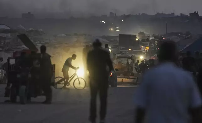 Displaced Palestinians fleeing northern Gaza Strip move with their belongings along the Sea Road, in Gaza City, Monday, Sept. 1, 2025. (AP Photo/Jehad Alshrafi)