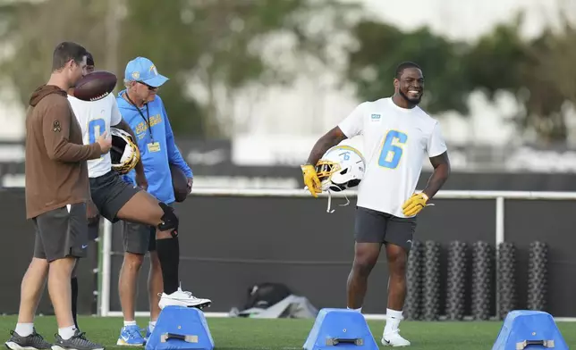 Los Angeles Chargers linebacker Denzel Perryman smiles during a training session prior to an NFL football game against the Kansas City Chiefs in Sao Paulo, Wednesday, Sept. 3, 2025. (AP Photo/Fernando Llano)